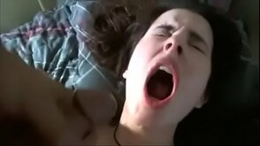 Video anal e vaginal de foda com essa novinha ouriçada