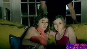 Comendo duas amigas safadas na noite de halloween